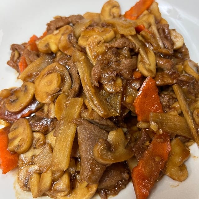 Beef with Mushrooms & Bamboo Shoots.
