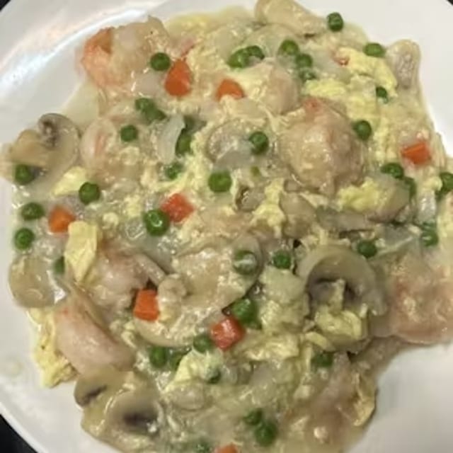 (L) Shrimp with Lobster Sauce.