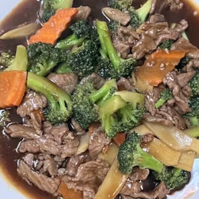 (L) Sliced Beef with Broccoli.